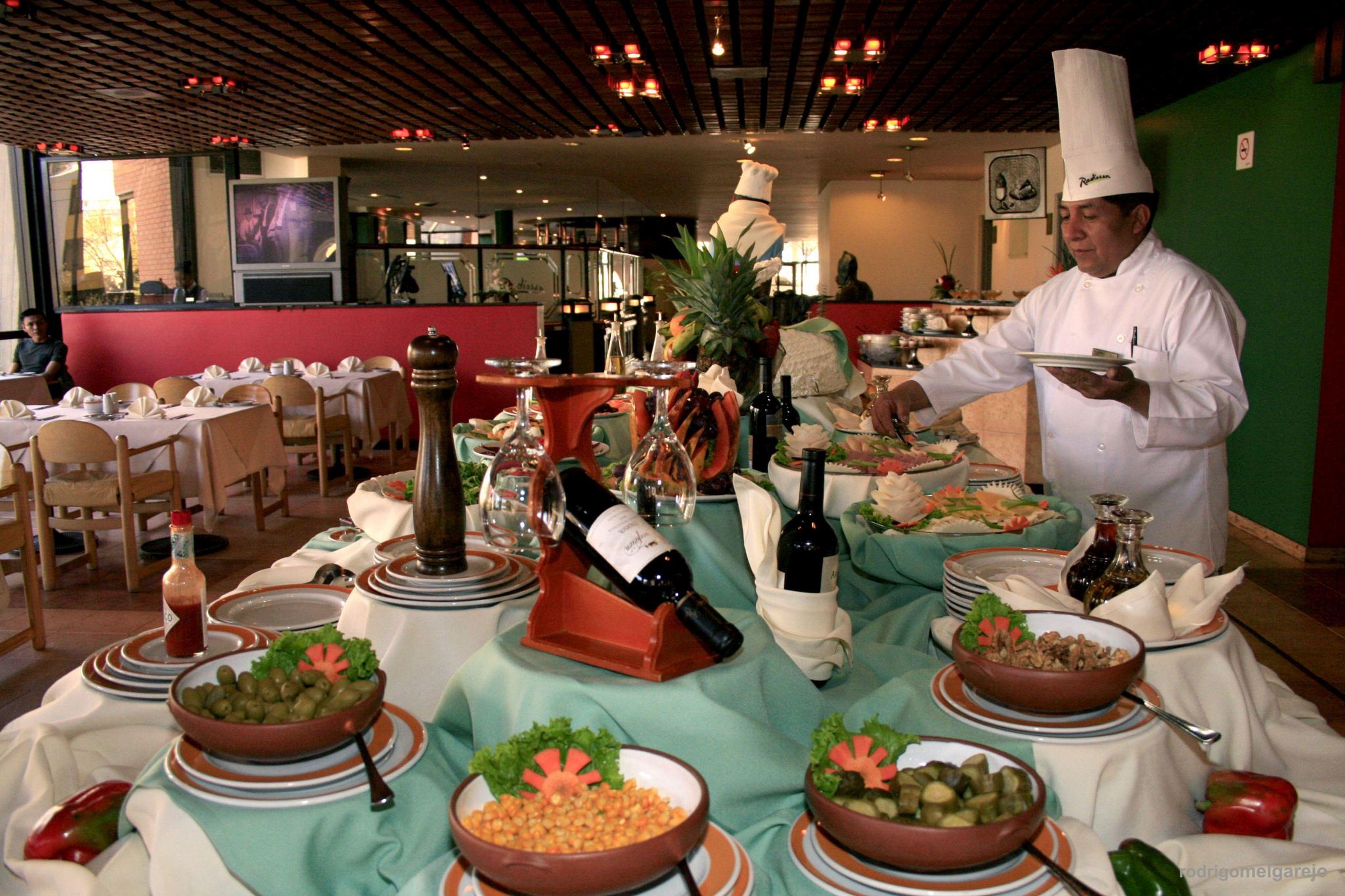 Real Plaza Hotel & Convention Center La Paz Restaurant photo